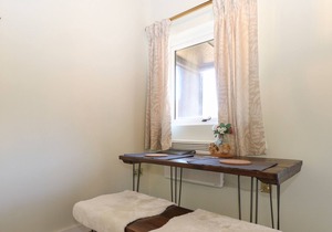 AUDACIOUS - NO. 1, pet friendly, with a garden in Goring-On-Thames