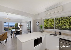 Avoca Beach House - Uninterrupted Beachfront