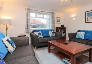 AVON CROFT COTTAGE, pet friendly, with a garden in Hawsker