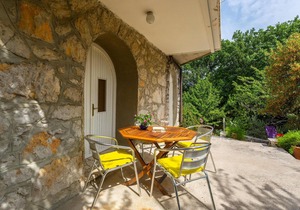 Awesome apartment in Omisalj with WiFi