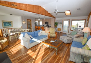 Awesome 'D' has a hot tub for your family vacation entertainment