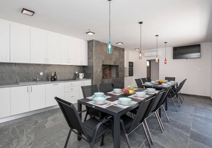 Awesome home in Veliki Prolog
