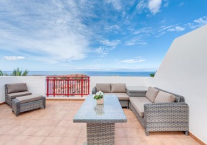 BALANDROS NEW PENTHOUSE HIGH STANDING SEA FRONT