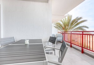 BALANDROS NEW PENTHOUSE HIGH STANDING SEA FRONT