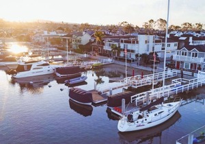 Balboa Island Bayfront Beach House with Private Dock !!!