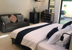 Bali inspired hideaway with plunge Pool & separate Villa