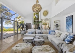 Barellen Beach House - Luxe Beach Front, Oceanview