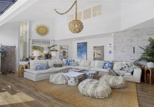 Barellen Beach House - Luxe Beach Front, Oceanview