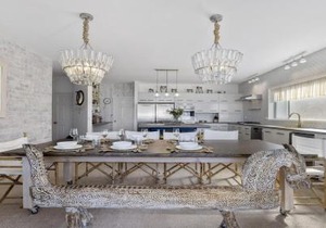 Barellen Beach House - Luxe Beach Front, Oceanview
