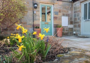 BARN COTTAGE, pet friendly, with a garden in Hinderwell