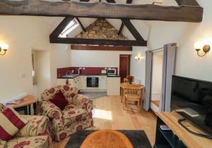 BARN COTTAGE, pet friendly, with a garden in Robin Hood’s Bay