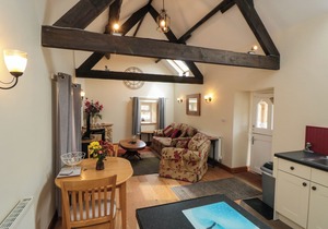 BARN COTTAGE, pet friendly, with a garden in Robin Hood’s Bay
