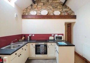 BARN COTTAGE, pet friendly, with a garden in Robin Hood’s Bay
