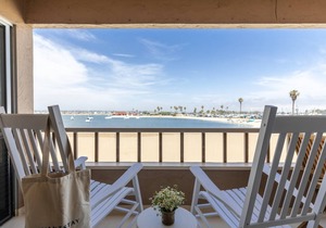 Bay View Buyout A by AvantStay Mission Beach Home on the Sand Sleeps 20