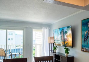 Bay View Rendezvous - Chic Getaway, Stunning Vistas