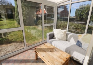 BAYTREE COTTAGE, pet friendly, with open fire in Totland