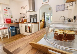 BAYTREE COTTAGE, pet friendly, with open fire in Totland