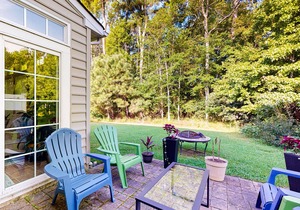 Bayview Landing Home with Spacious Interior, Free WiFi, Shared Pool, & W/D