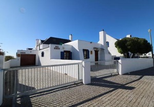 Baywatch Paternoster - The Cottage
