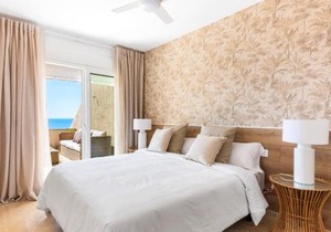 Beach apartment with terrace and private parking