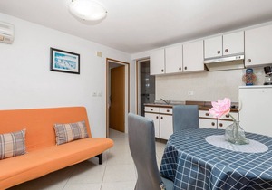Beach front apartment in Punta Kriza