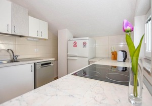 Beach front apartment in Kosljun