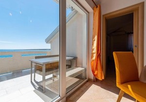 Beach Front Apartment In Kosljun