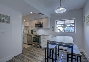 Beach Palms 7A-Beach 1 Minute Walk-Heated Pool-Free Wi-Fi-Dock-Surrounded By Wat