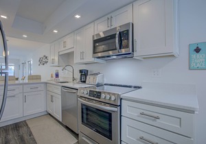 Beach Palms 7A-Beach 1 Minute Walk-Heated Pool-Free Wi-Fi-Dock-Surrounded By Wat