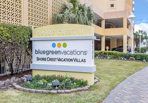 Beach themed 1BD condo with resort amenities including lazy river