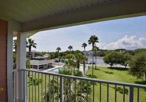 Beach Getaway - Two Bedroom Apartment, Sleeps 4