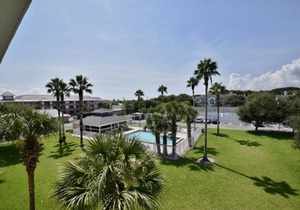 Beach Getaway - Two Bedroom Apartment, Sleeps 4