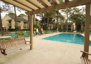 Beach villa with pool, tennis, entertainment & deck - walk to beach