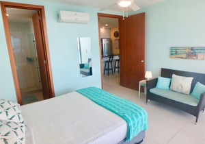 Beachfront 2BR Apt with Pool, Fabulous Balcony & Sea Views, Steps To Old City