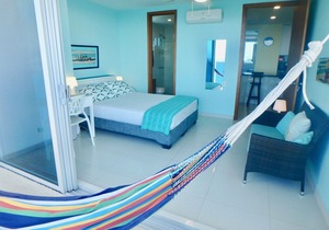 Beachfront 2BR Apt with Pool, Fabulous Balcony & Sea Views, Steps To Old City