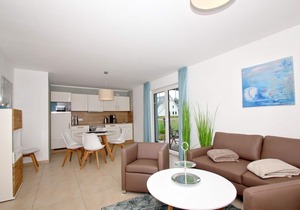 Beachfront apartment with terrace, use of swimming pool and sauna - Rex Rugia apartment 11-1