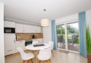 Beachfront apartment with terrace, use of swimming pool and sauna - Rex Rugia apartment 11-1