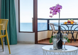 Beachfront Apartment with sea views Aloha Playa Benalmadena