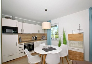 Beachfront apartment with terrace, use of swimming pool and sauna - Rex Rugia apartment 10-3