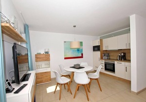 Beachfront apartment with terrace, use of swimming pool and sauna - Rex Rugia apartment 11-2