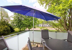 Beachfront apartment with balcony, use of swimming pool and sauna - Rex Rugia apartment 30-6 -