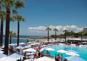 Beachfront apt for family