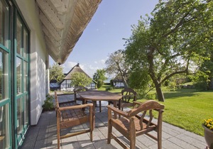 Beachfront idyll by the sea, private bathing area, beach chair - Gutshof Ostseeblick