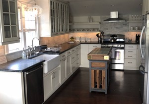 Beachfront, pristine, luxury cottage!