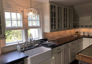 Beachfront, pristine, luxury cottage!