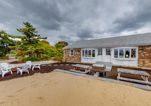 Beachside Bungalow - B