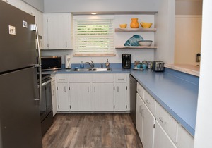 Beachy Getaway–Cozy, Clean & Equipped w/All Essentials! Relax, Enjoy & Refresh!