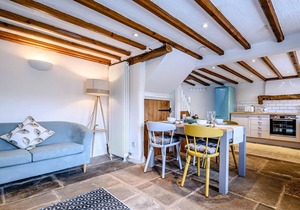 Beautiful 19th-century chocolate box cottage in the Forest of Dean.