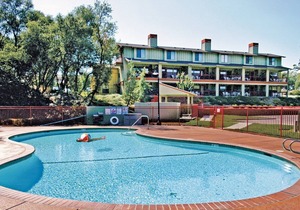 Beautiful 2 bedroom unit at resort, sleeps 6