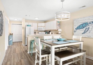 Beautiful 2 BR 2 BA Unit in the Popular Harbour Club Community!